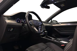 harmaa Volkswagen Passat 2024 kuva 3.