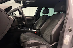 harmaa Volkswagen Passat 2024 kuva 4.