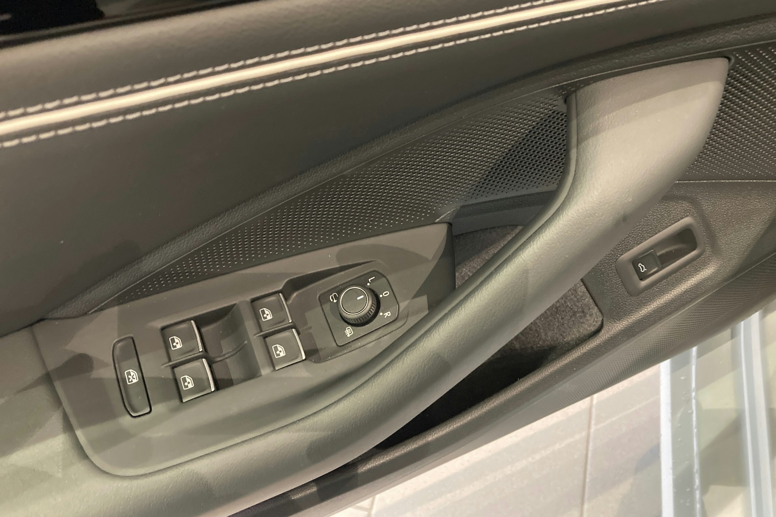 met. harmaa Volkswagen Passat 2025 kuva 13.