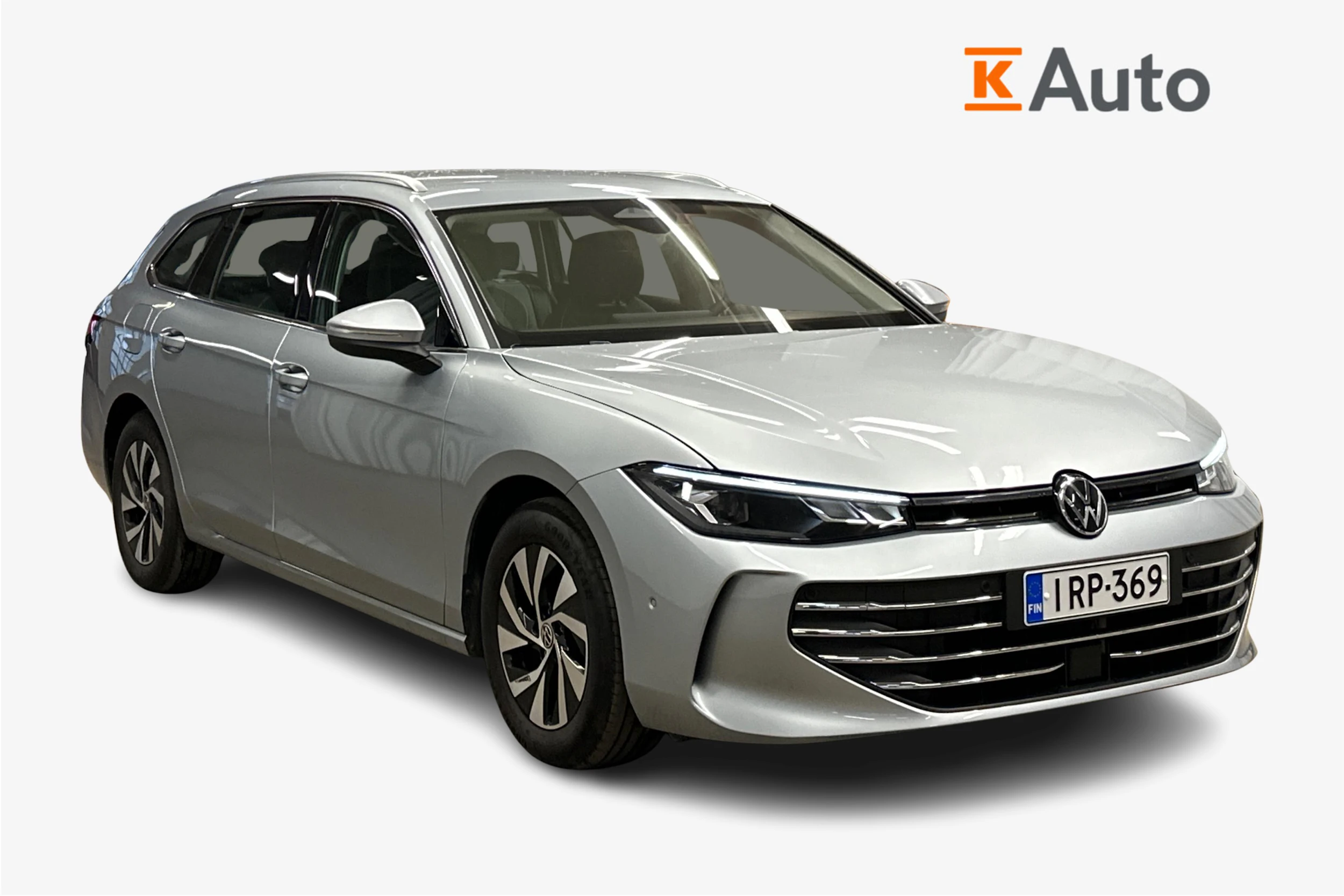 harmaa Volkswagen Passat 2024 kuva 1.