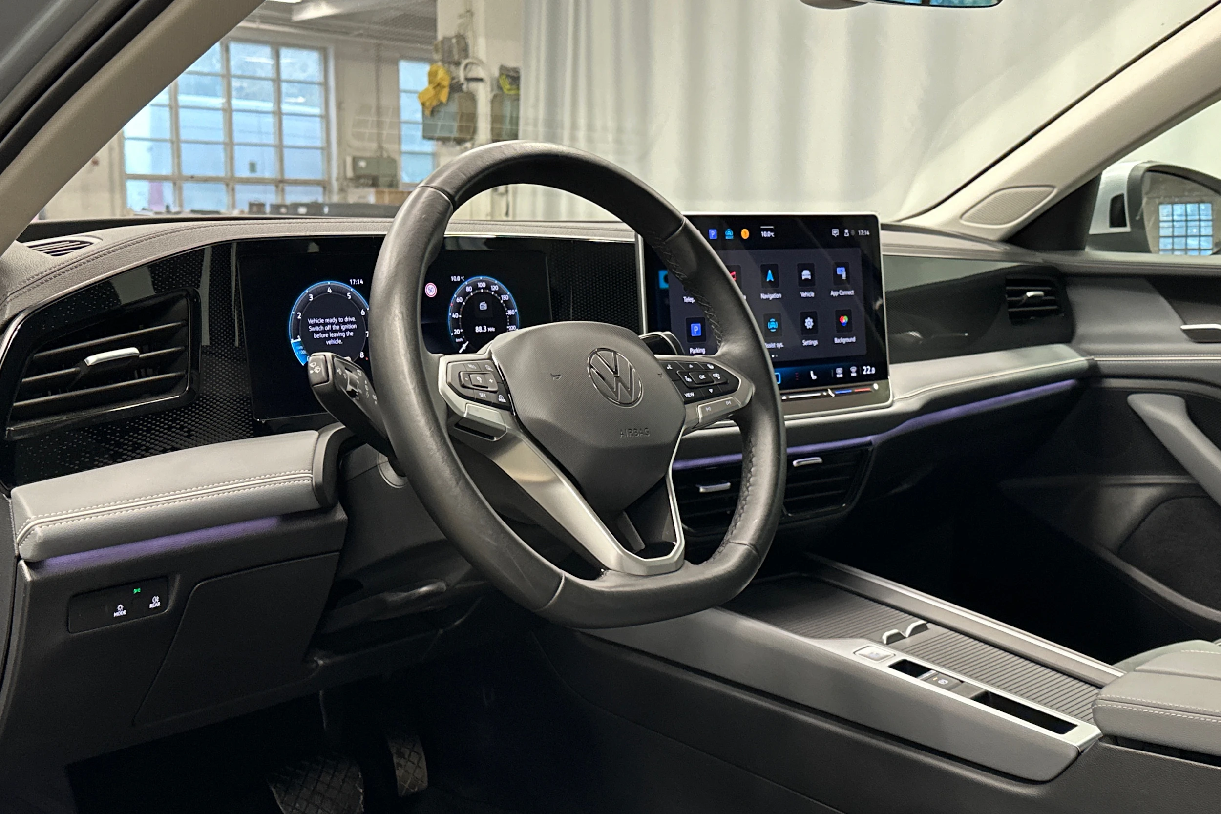 harmaa Volkswagen Passat 2024 kuva 3.