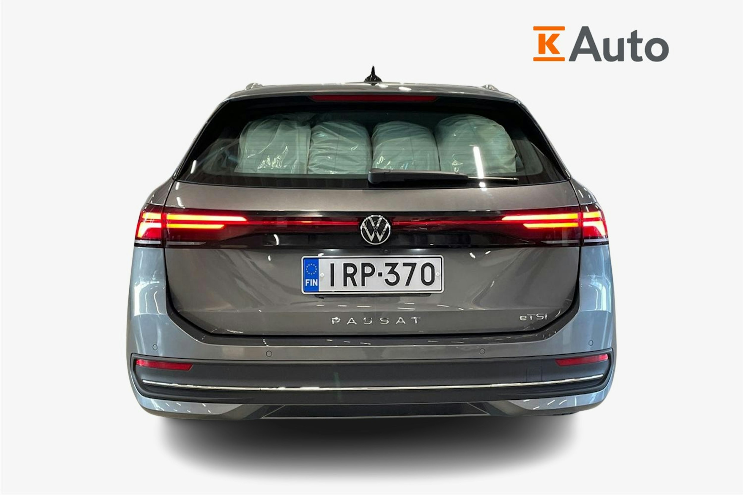 harmaa Volkswagen Passat 2024 kuva 3.