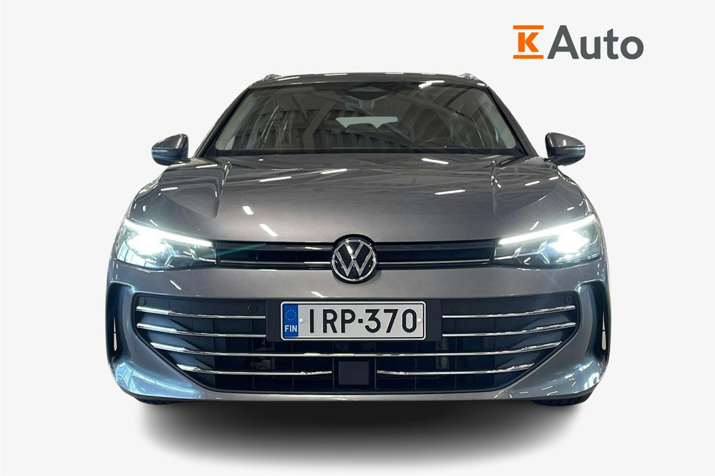 harmaa Volkswagen Passat 2024 kuva 4.