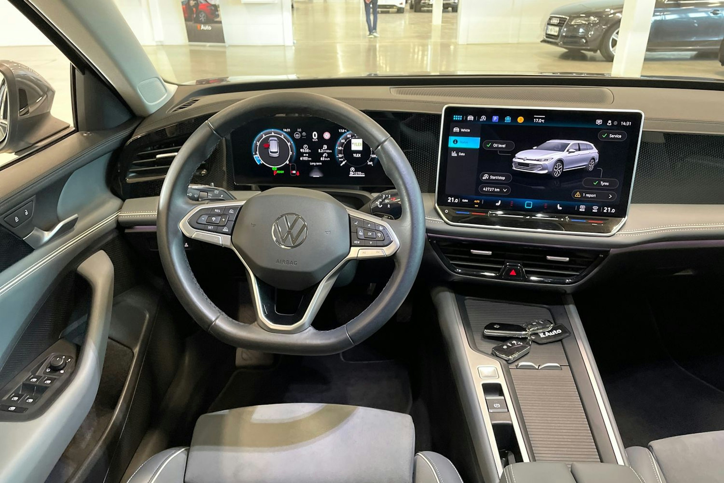 harmaa Volkswagen Passat 2024 kuva 7.