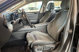 harmaa Volkswagen Passat 2024 kuva 11.