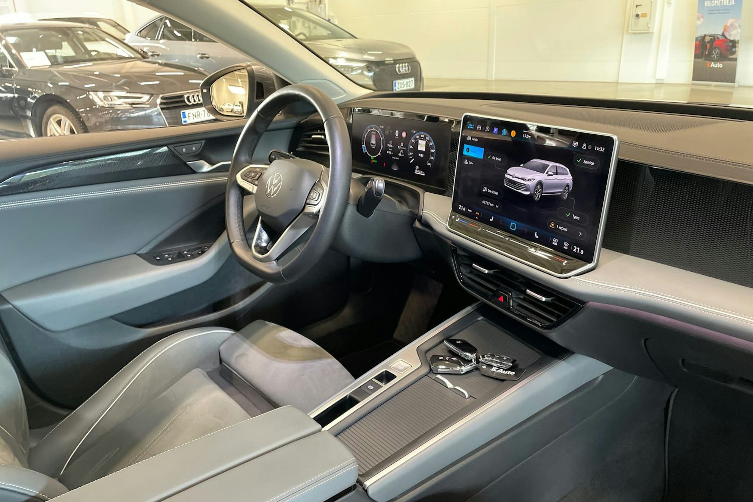 harmaa Volkswagen Passat 2024 kuva 12.