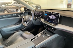 harmaa Volkswagen Passat 2024 kuva 12.
