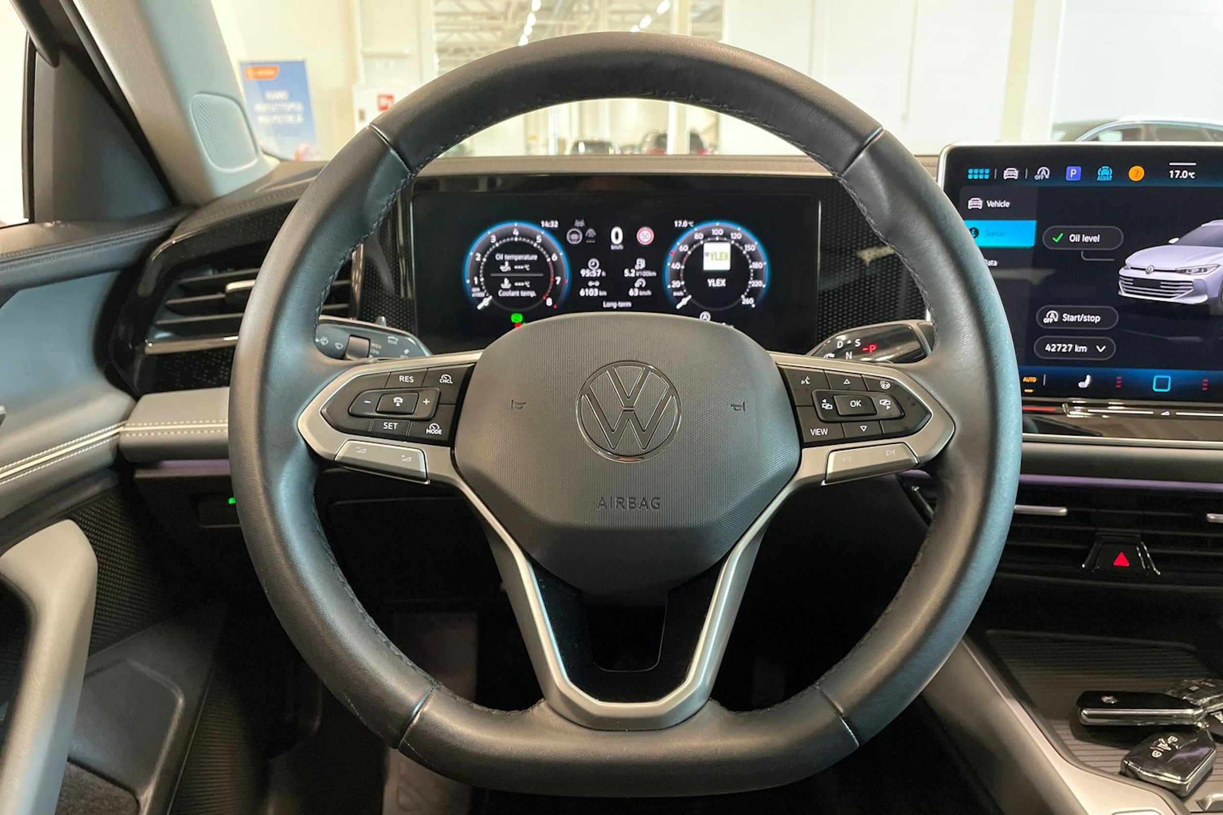 harmaa Volkswagen Passat 2024 kuva 14.