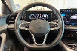 harmaa Volkswagen Passat 2024 kuva 14.