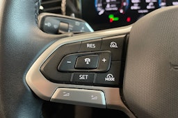 harmaa Volkswagen Passat 2024 kuva 16.
