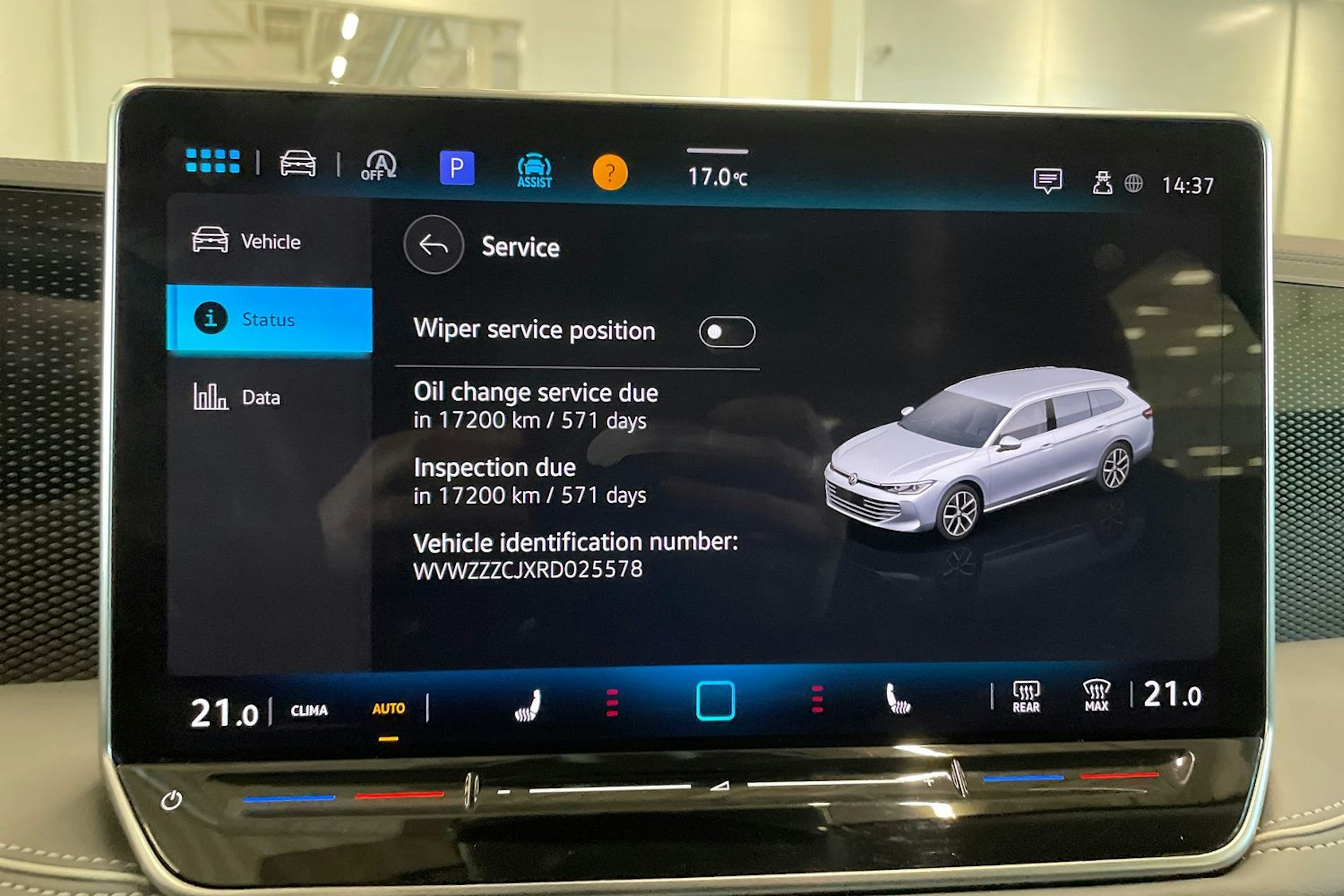 harmaa Volkswagen Passat 2024 kuva 25.