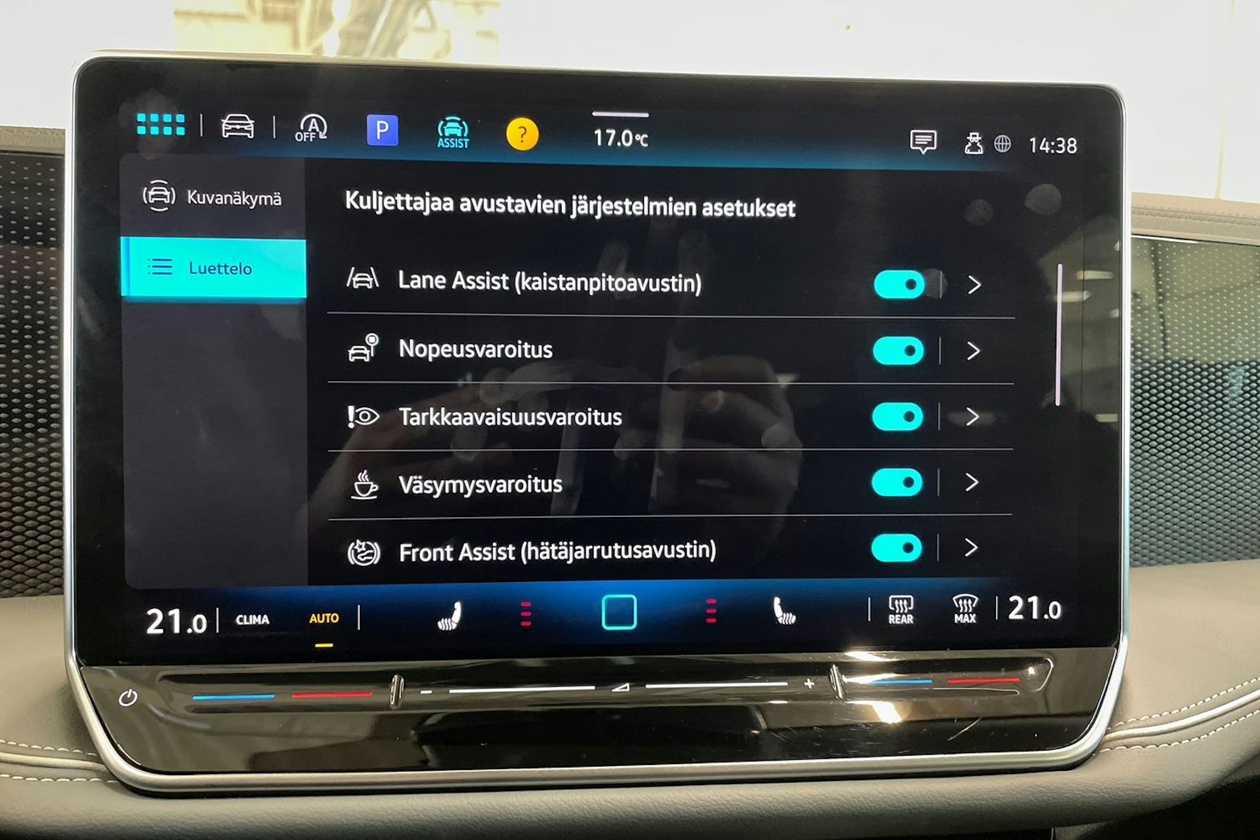 harmaa Volkswagen Passat 2024 kuva 28.
