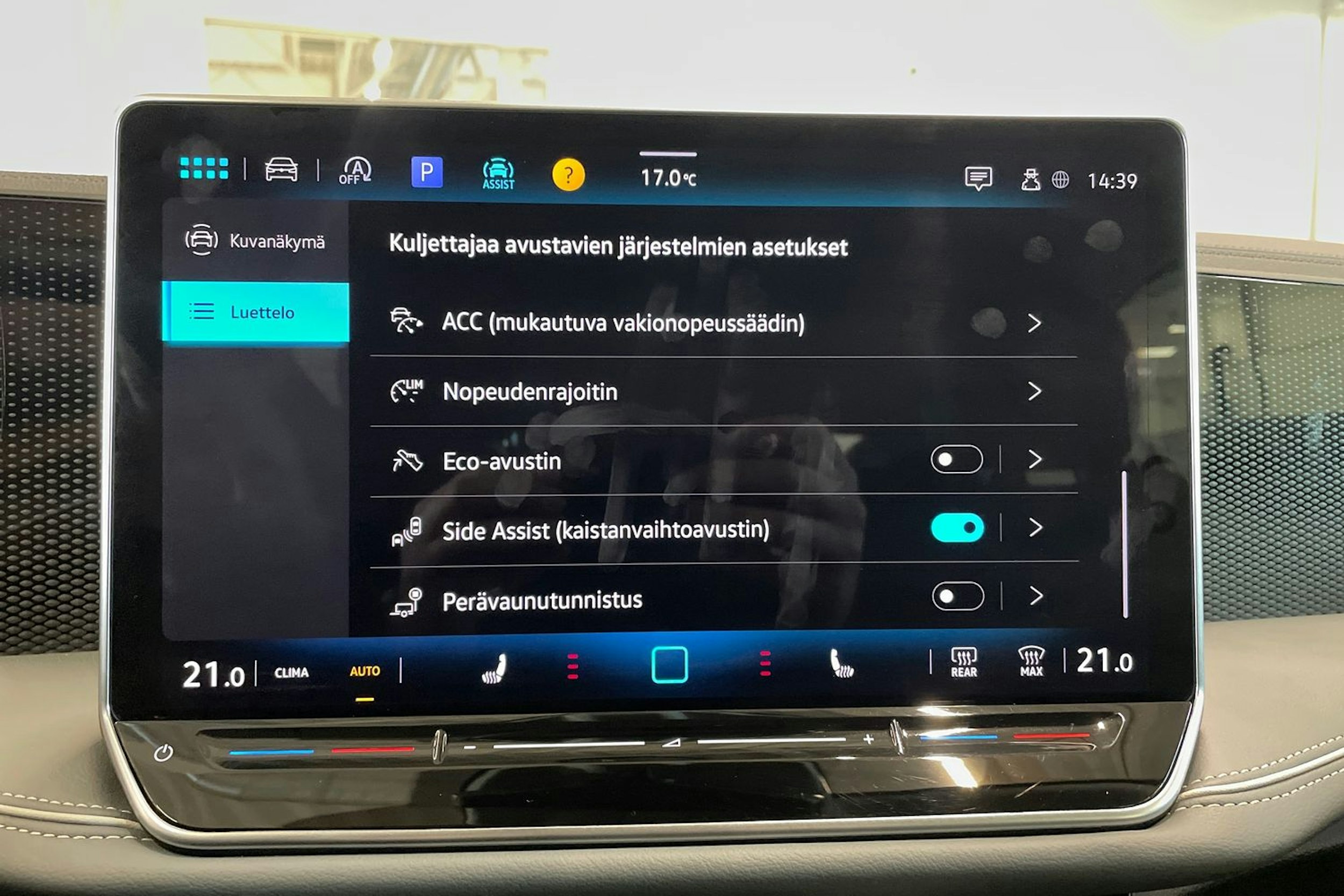 harmaa Volkswagen Passat 2024 kuva 29.