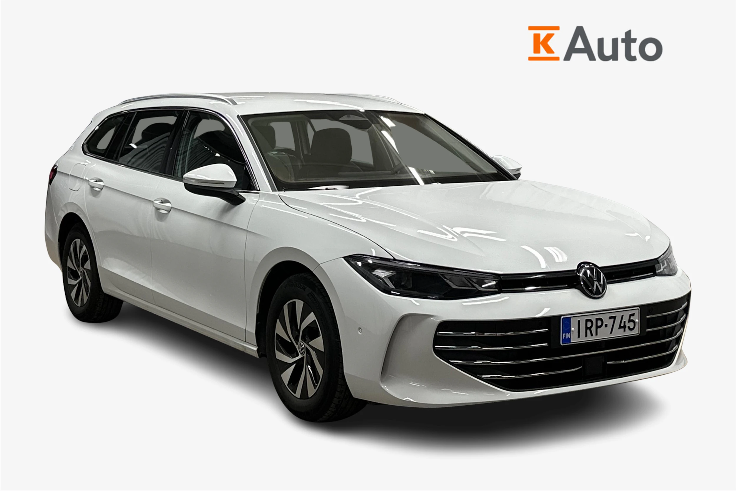 valkoinen Volkswagen Passat 2024 kuva 1.