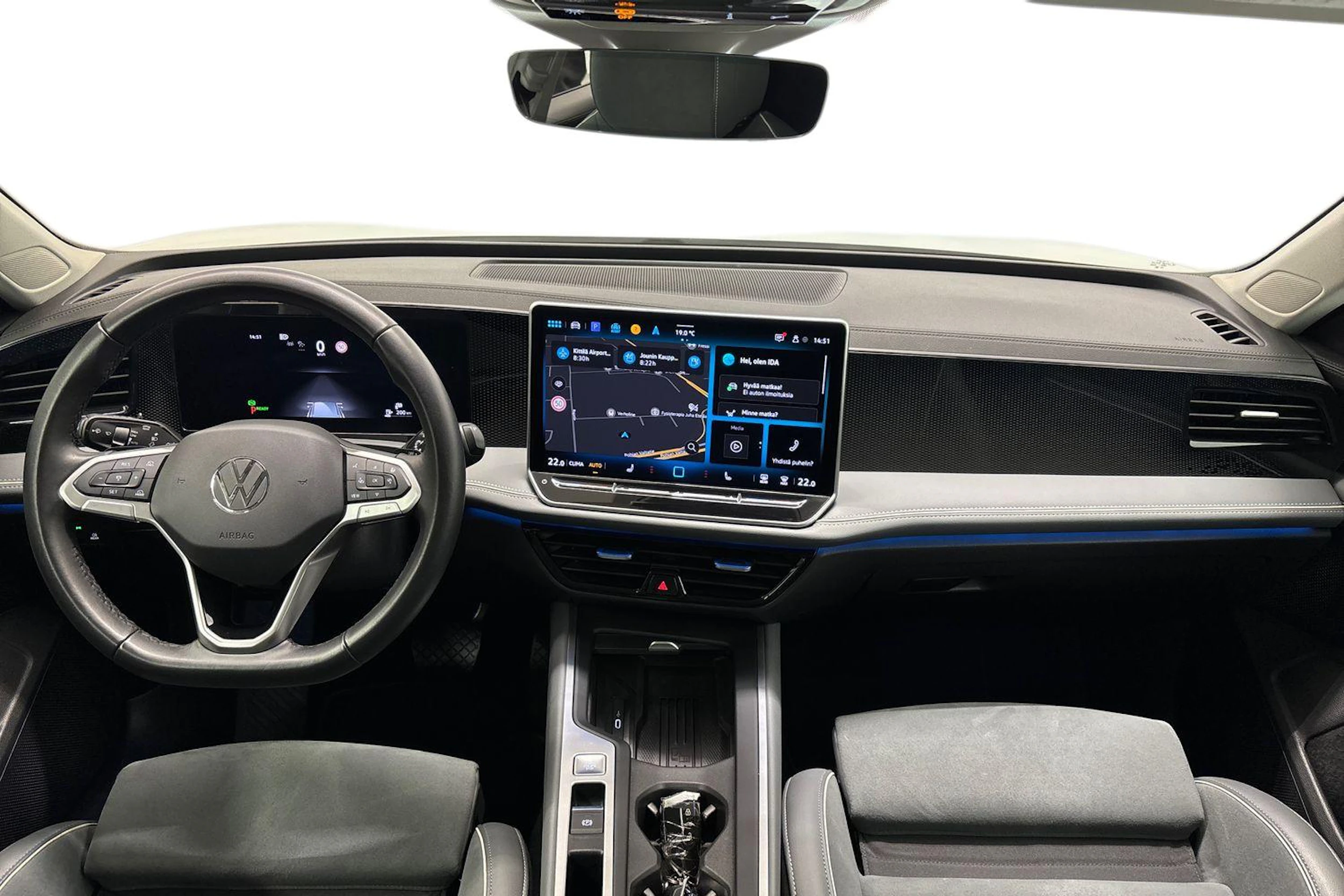 valkoinen Volkswagen Passat 2024 kuva 7.