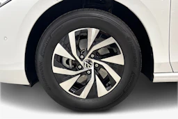 valkoinen Volkswagen Passat 2024 kuva 9.