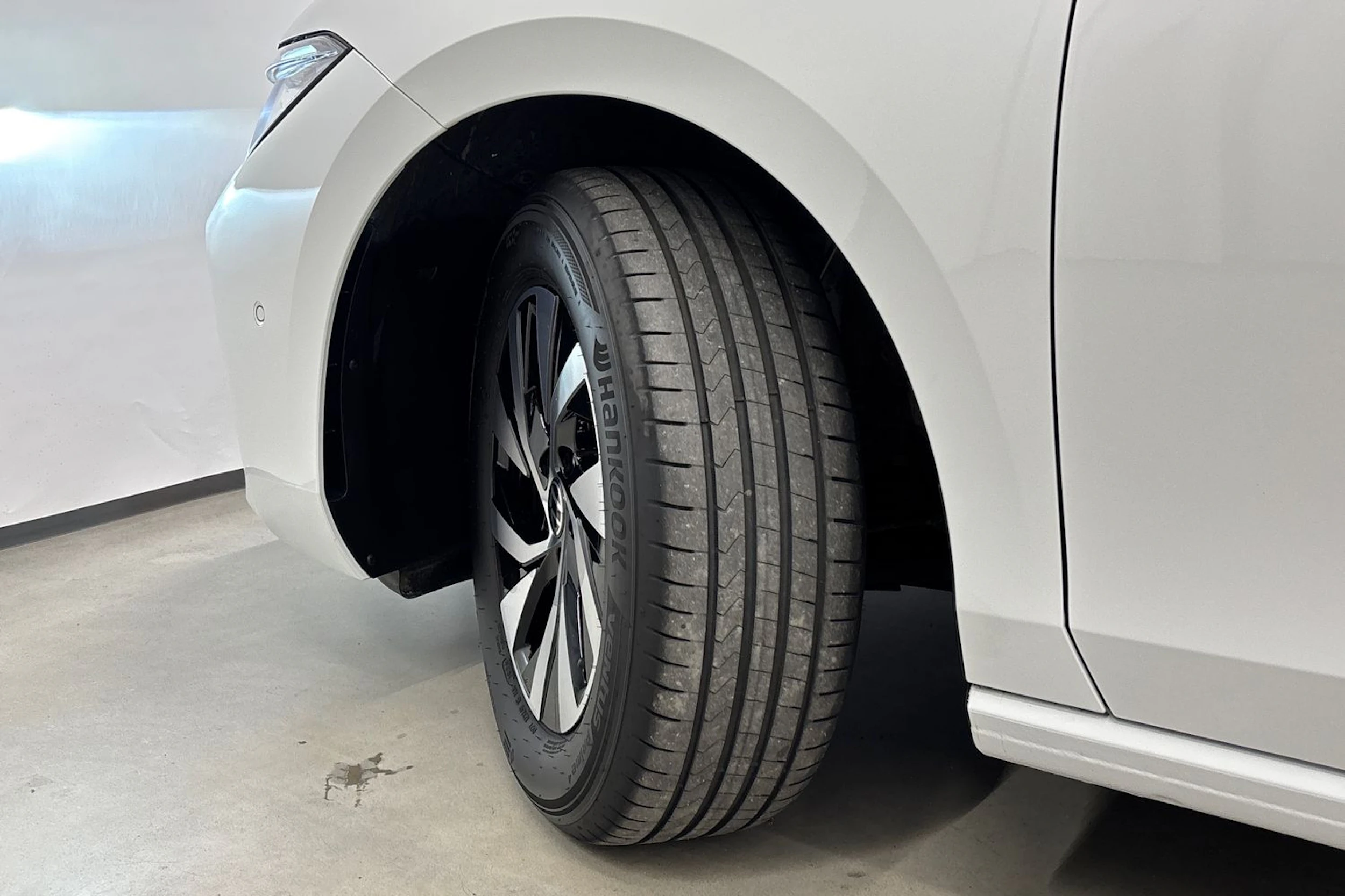 valkoinen Volkswagen Passat 2024 kuva 10.