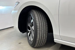 valkoinen Volkswagen Passat 2024 kuva 10.
