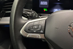 valkoinen Volkswagen Passat 2024 kuva 14.
