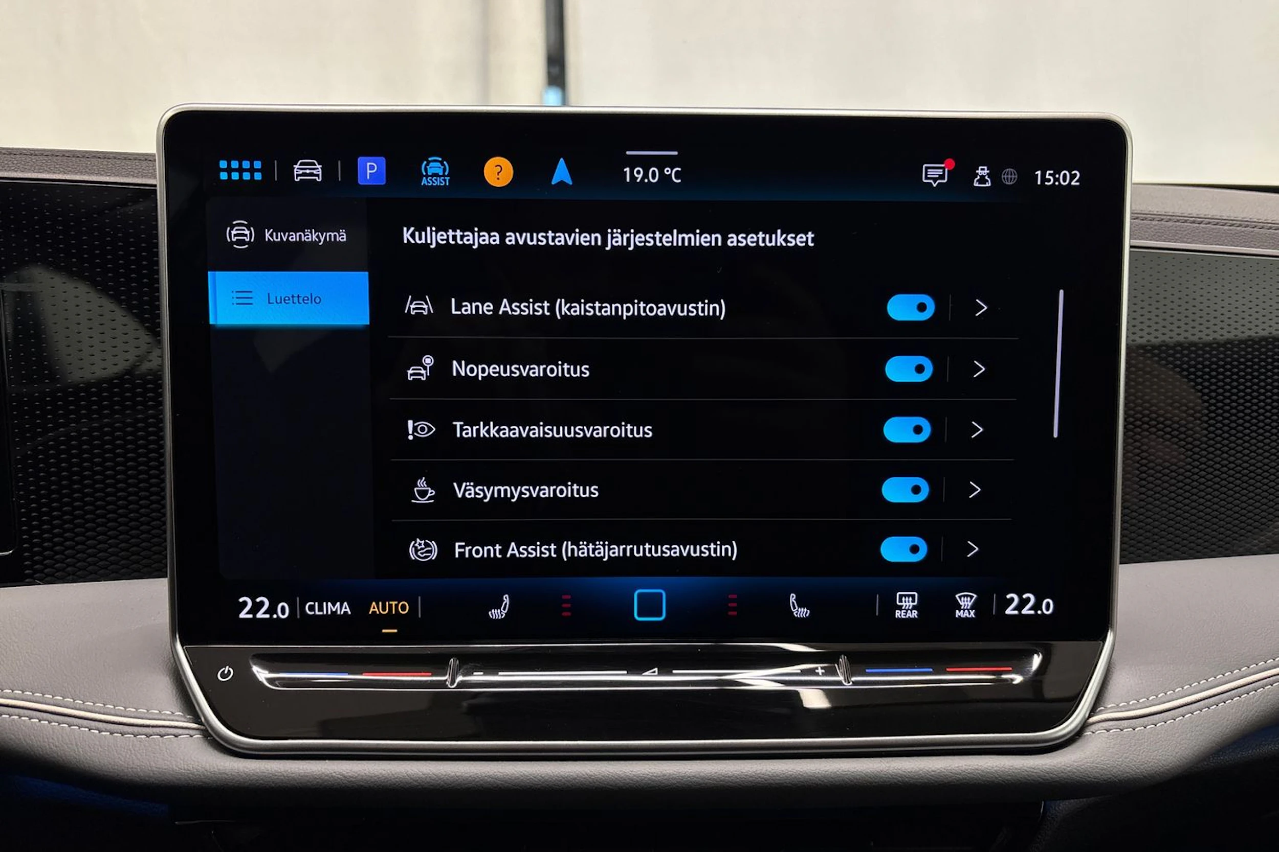 valkoinen Volkswagen Passat 2024 kuva 19.