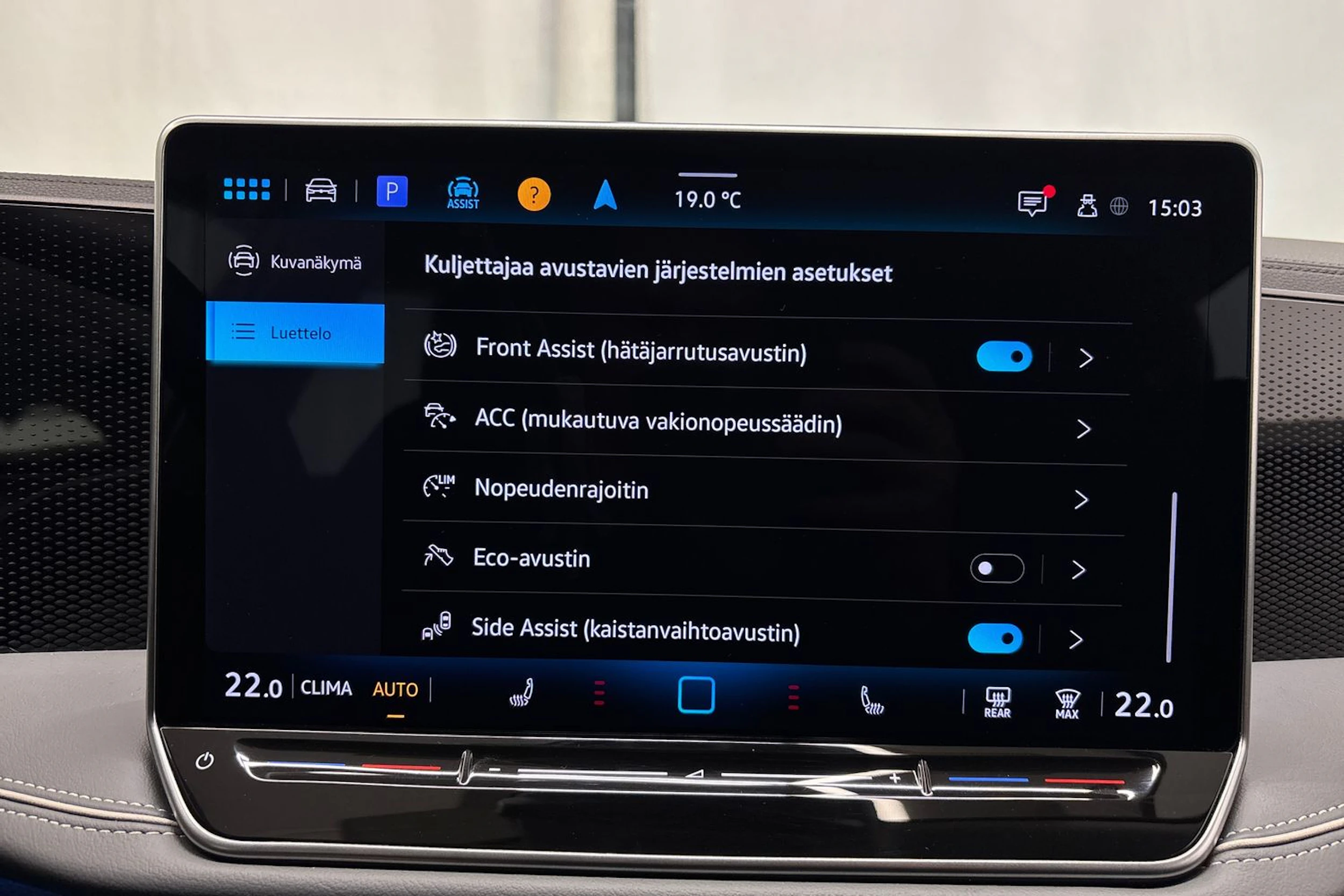 valkoinen Volkswagen Passat 2024 kuva 20.