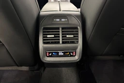 valkoinen Volkswagen Passat 2024 kuva 24.