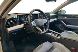 valkoinen Volkswagen Passat 2024 kuva 3.