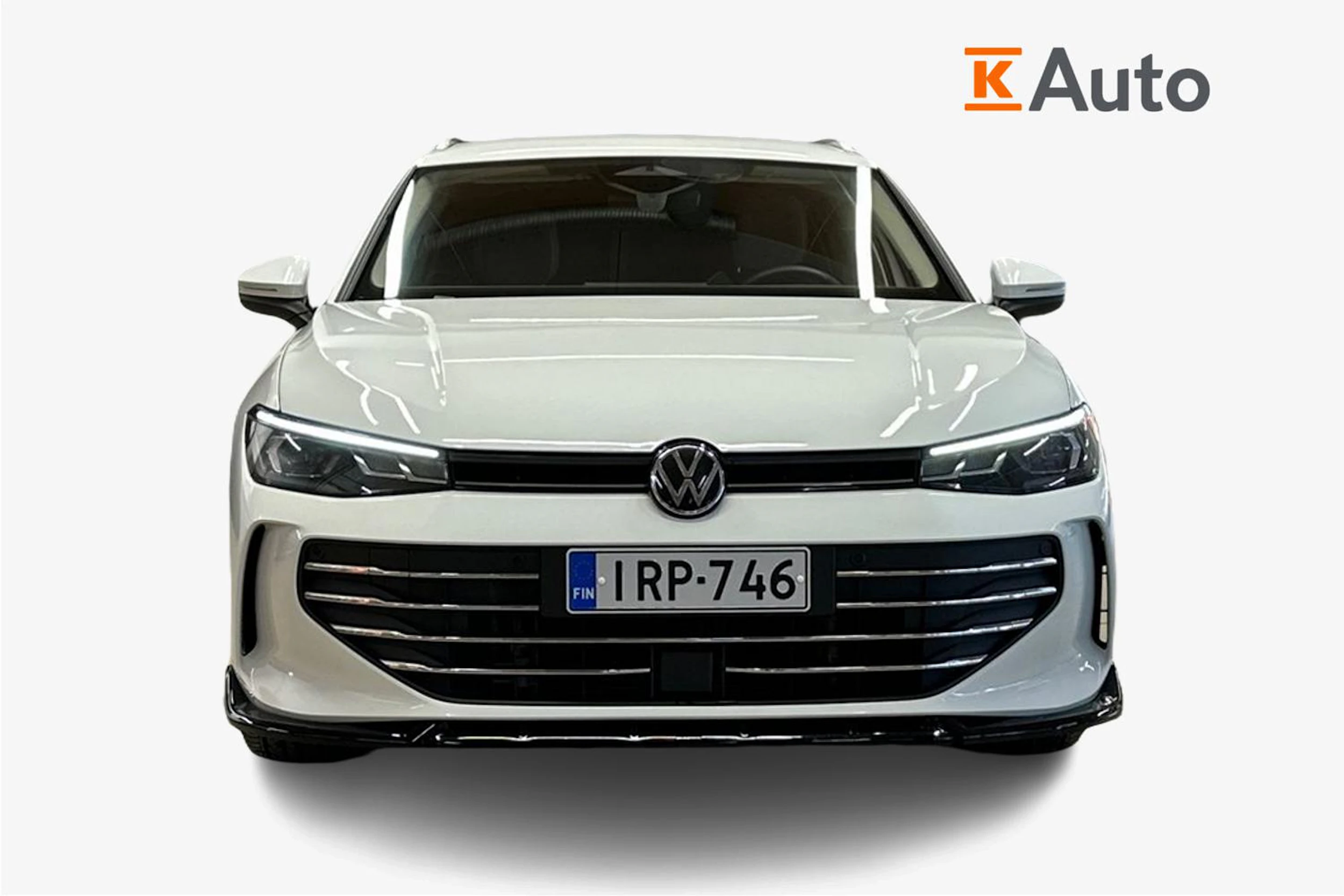 valkoinen Volkswagen Passat 2024 kuva 5.
