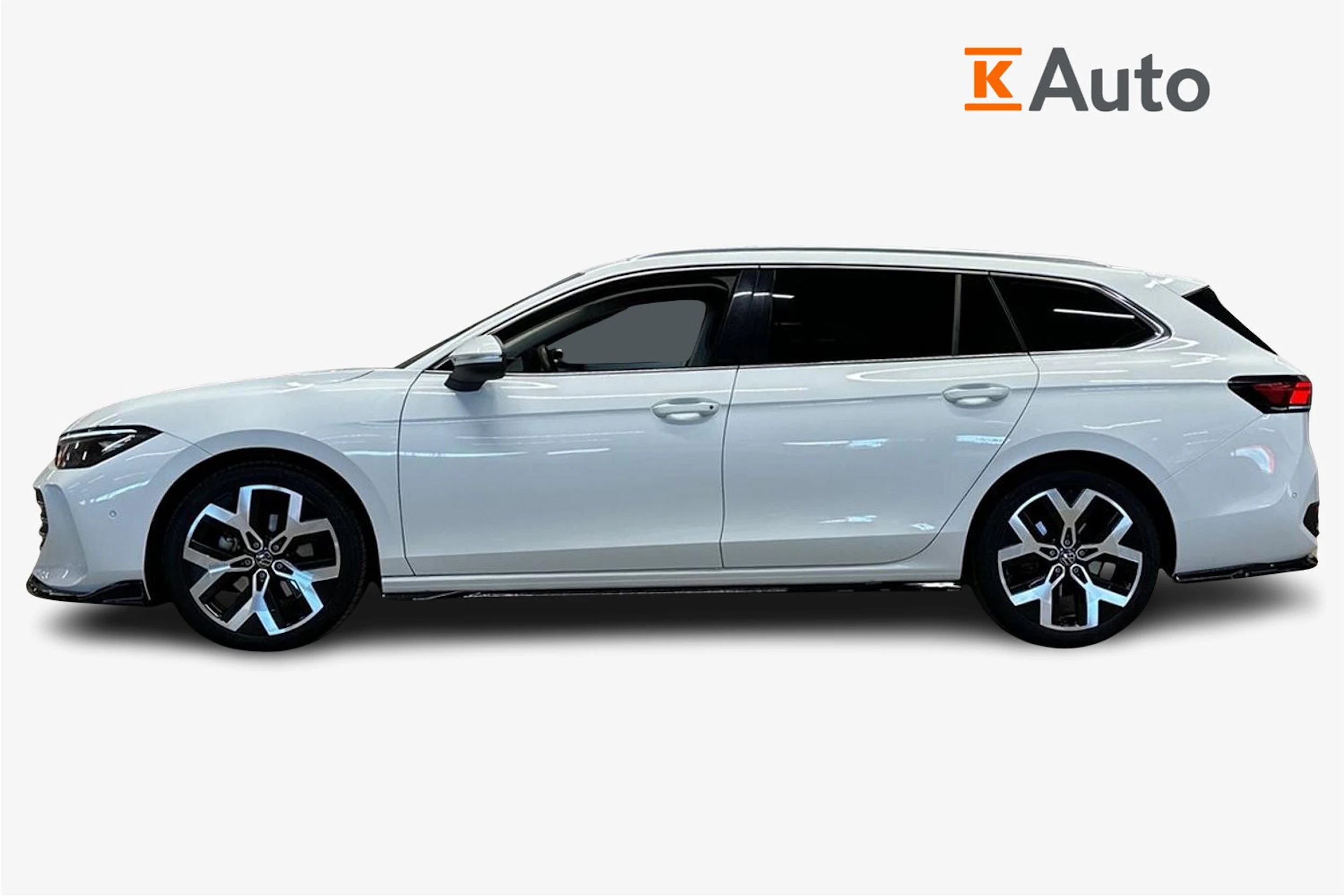 valkoinen Volkswagen Passat 2024 kuva 7.