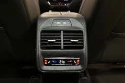 valkoinen Volkswagen Passat 2024 kuva 17.