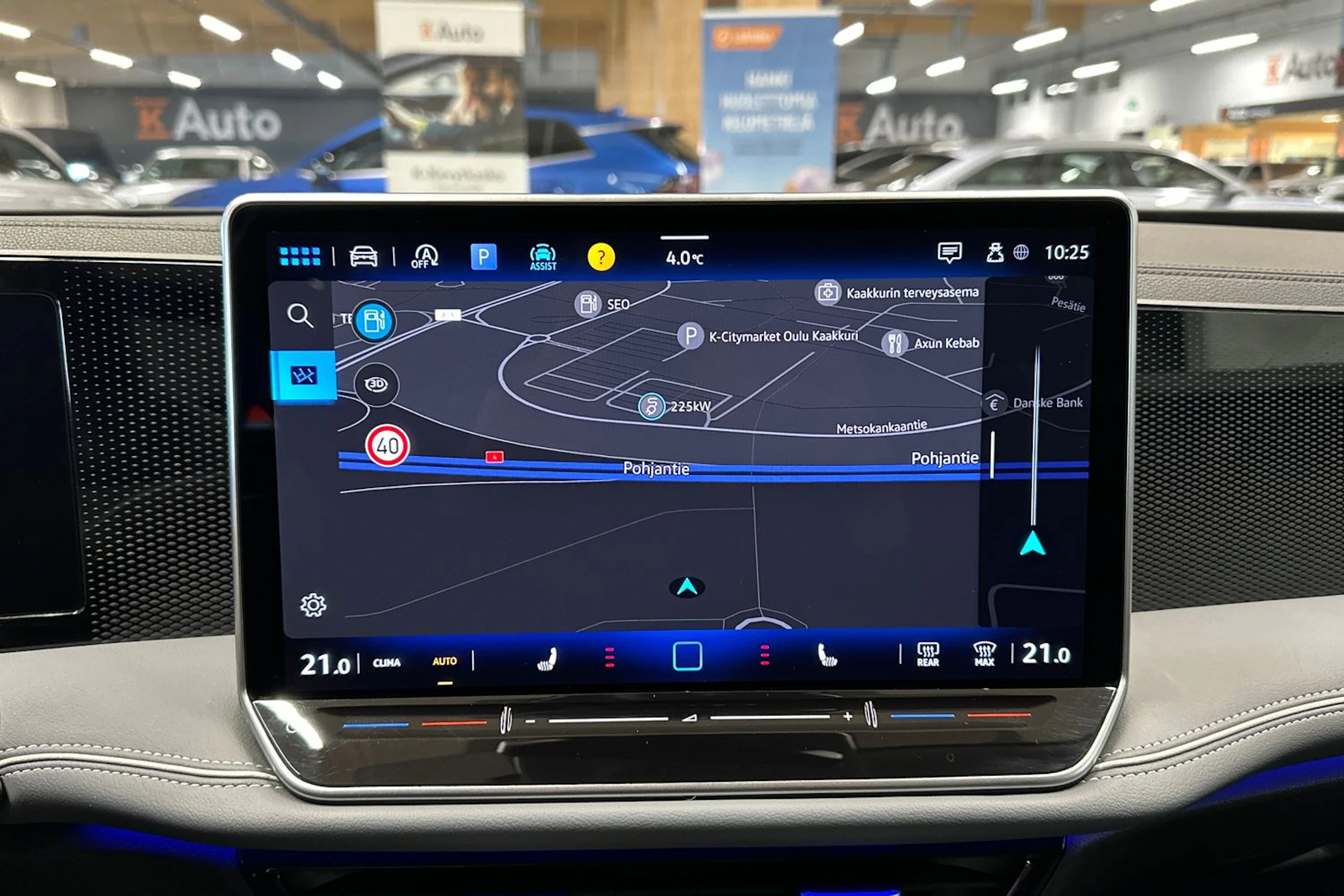 valkoinen Volkswagen Passat 2024 kuva 20.