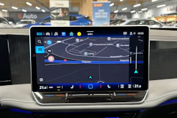 valkoinen Volkswagen Passat 2024 kuva 20.