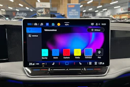 valkoinen Volkswagen Passat 2024 kuva 22.