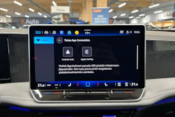 valkoinen Volkswagen Passat 2024 kuva 24.
