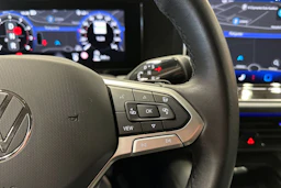 valkoinen Volkswagen Passat 2024 kuva 30.