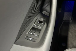 valkoinen Volkswagen Passat 2024 kuva 32.