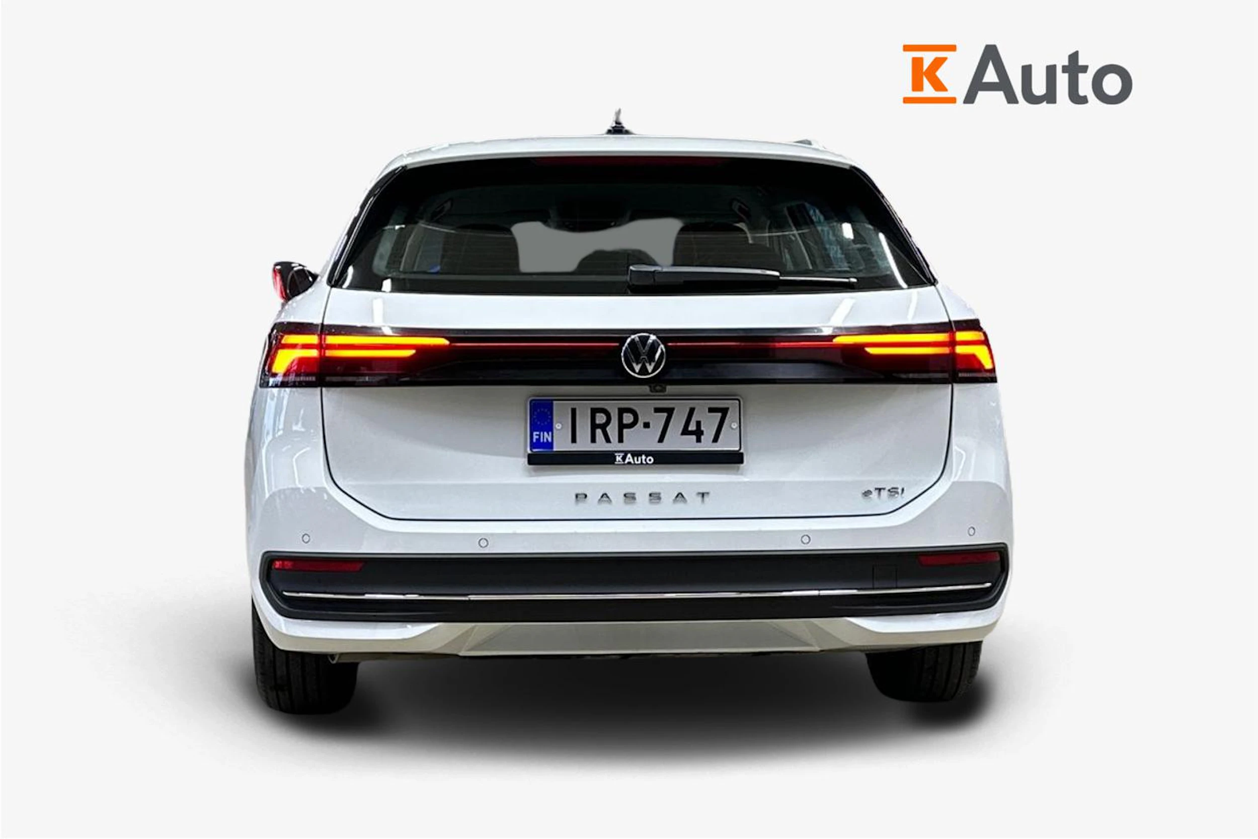 valkoinen Volkswagen Passat 2024 kuva 4.