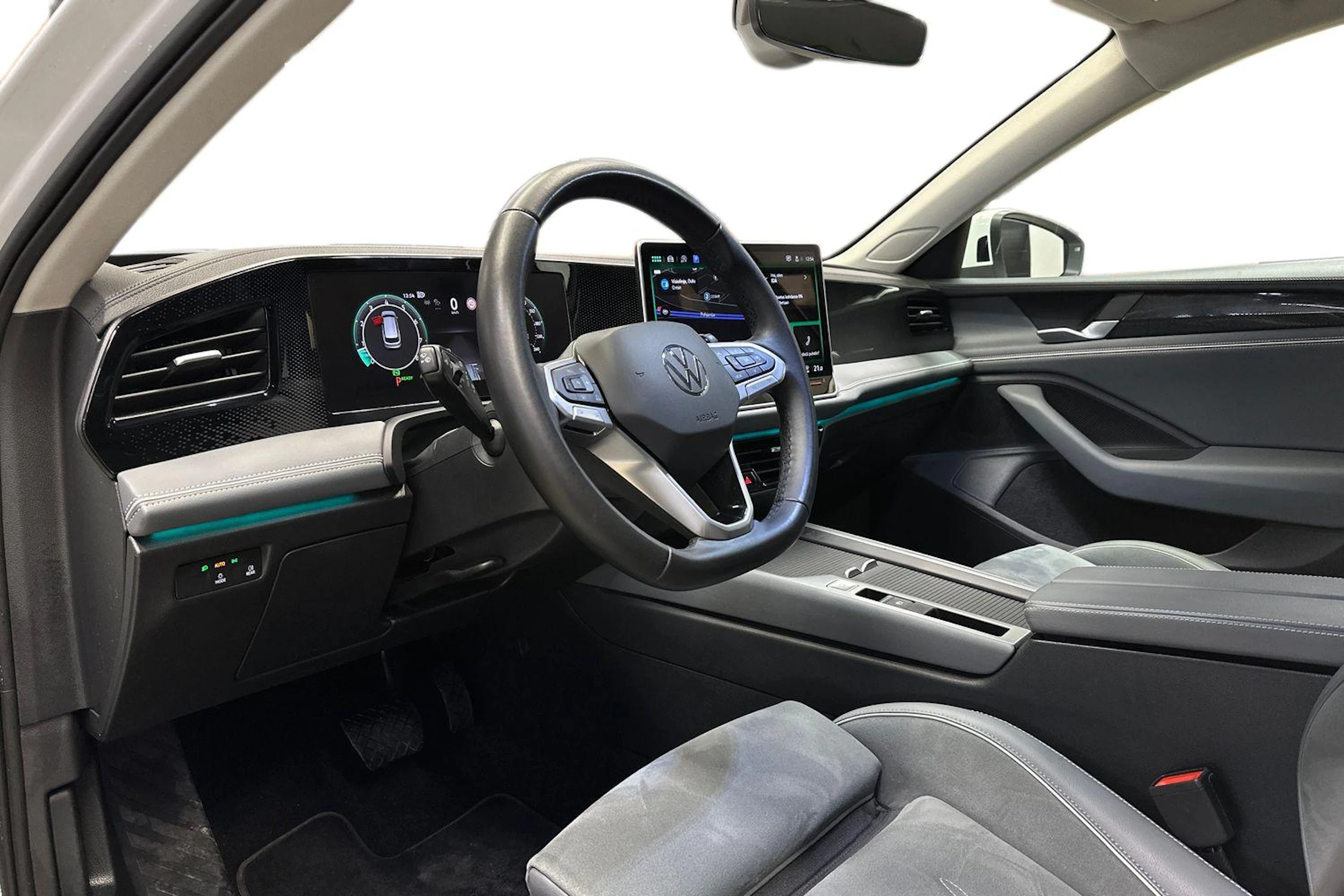 valkoinen Volkswagen Passat 2024 kuva 8.