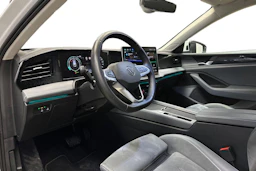 valkoinen Volkswagen Passat 2024 kuva 8.