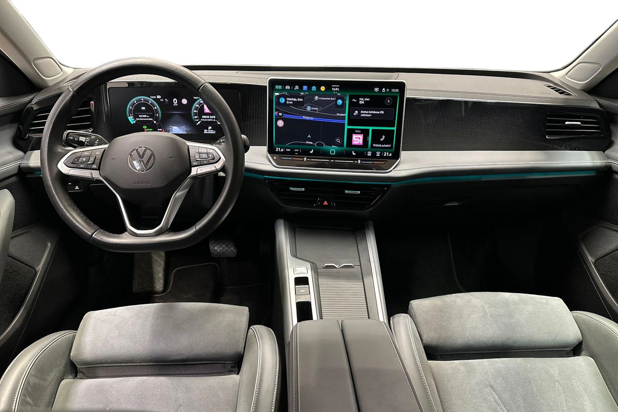 valkoinen Volkswagen Passat 2024 kuva 9.