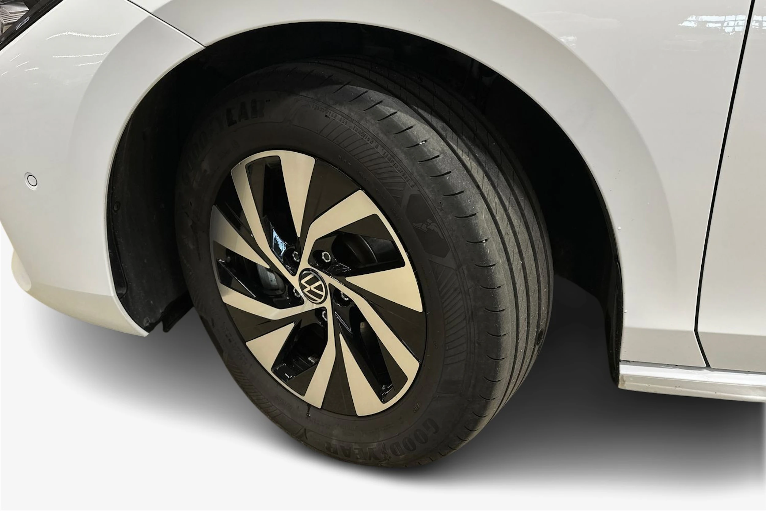 valkoinen Volkswagen Passat 2024 kuva 12.