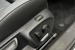valkoinen Volkswagen Passat 2024 kuva 16.