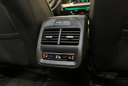 valkoinen Volkswagen Passat 2024 kuva 17.
