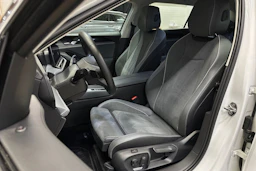 valkoinen Volkswagen Passat 2024 kuva 18.
