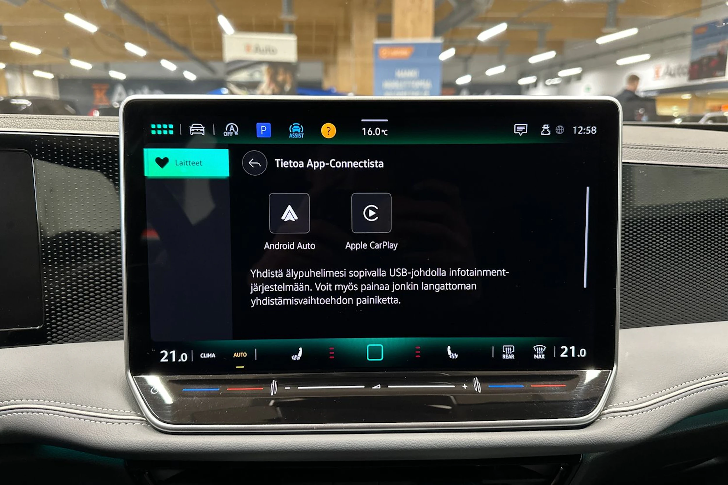 valkoinen Volkswagen Passat 2024 kuva 24.