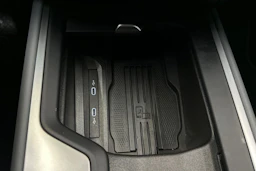valkoinen Volkswagen Passat 2024 kuva 26.