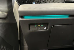 valkoinen Volkswagen Passat 2024 kuva 30.