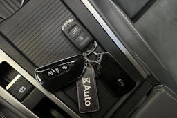valkoinen Volkswagen Passat 2024 kuva 31.