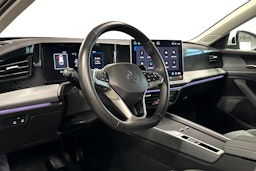 valkoinen Volkswagen Passat 2024 kuva 3.