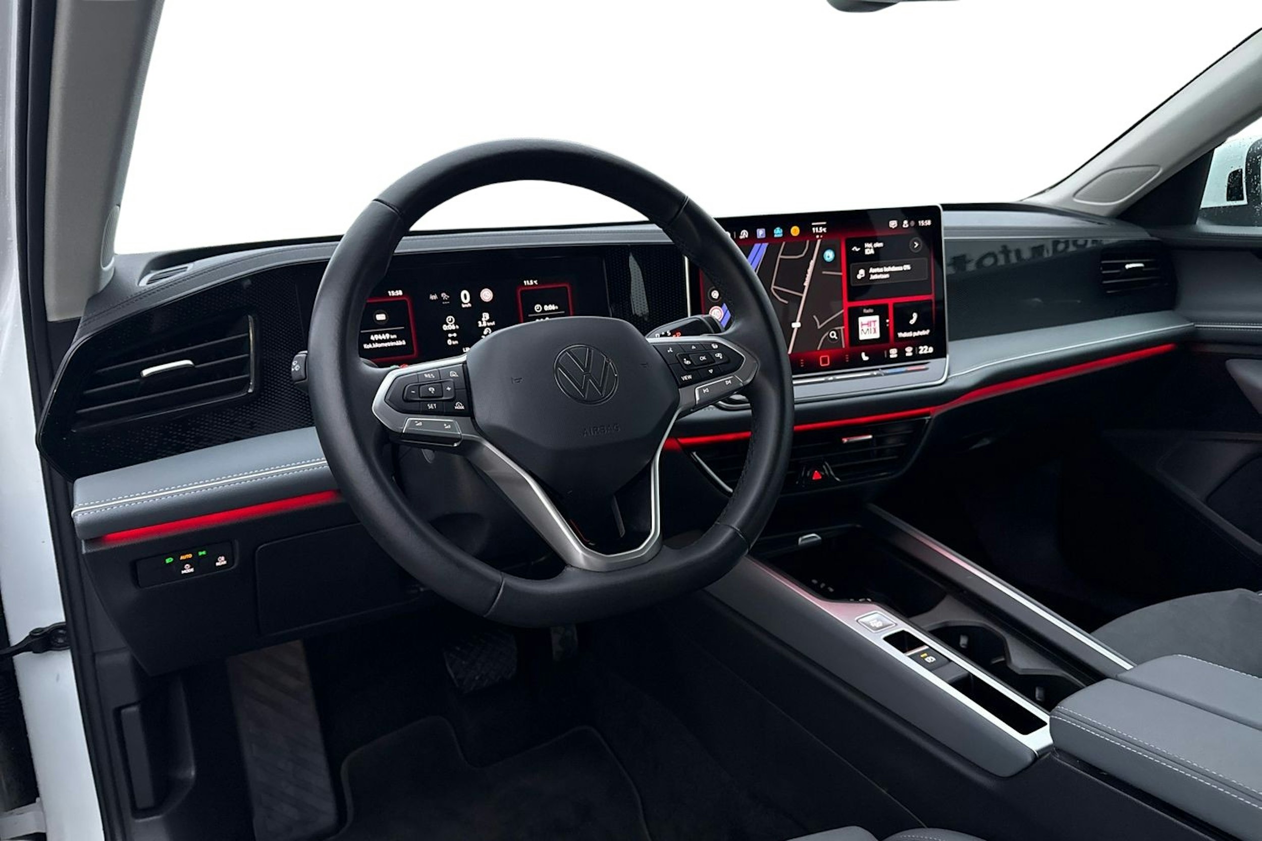 valkoinen Volkswagen Passat 2024 kuva 7.